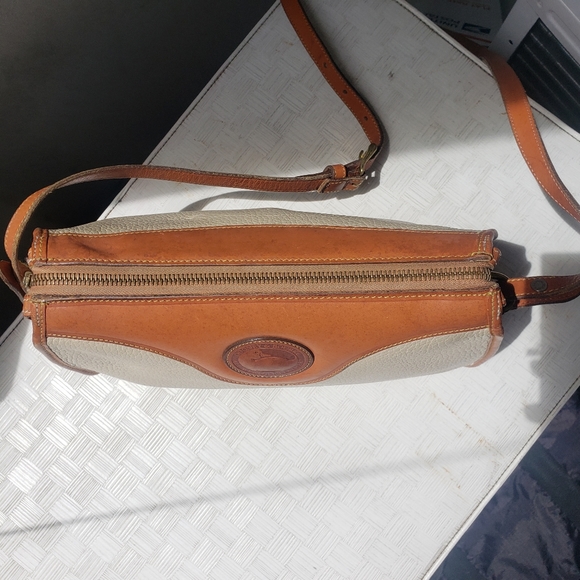 Vtg 90s Dooney & Bourke AW Beige British tan Pebbled Shoulder Bag - Picture 4 of 16